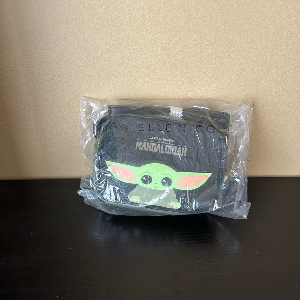 Star Wars Mandalorian Crossbody Bag